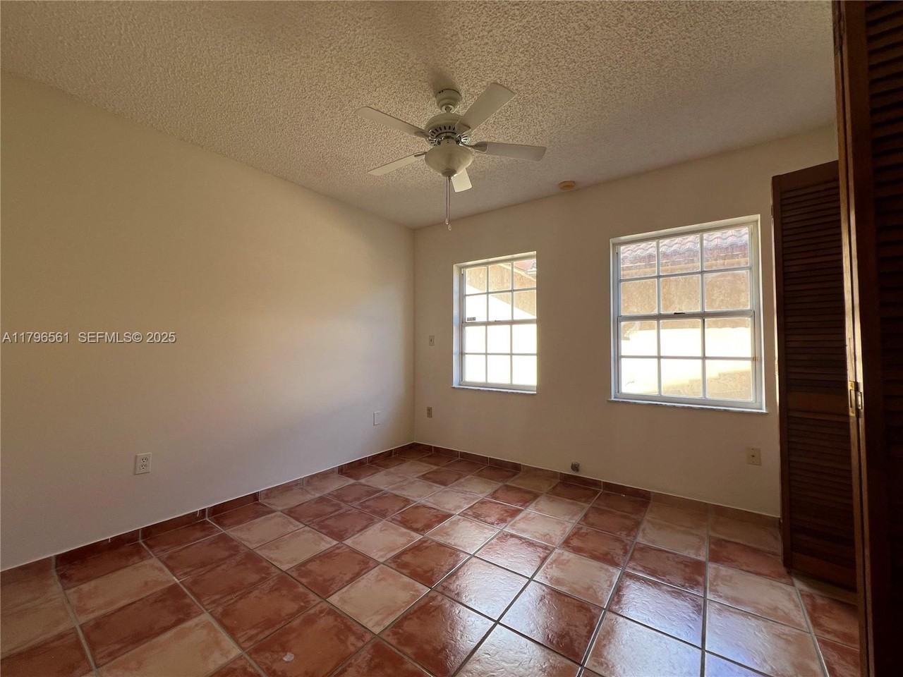 14340 Southwest 102nd Street - Photo 4 of 20