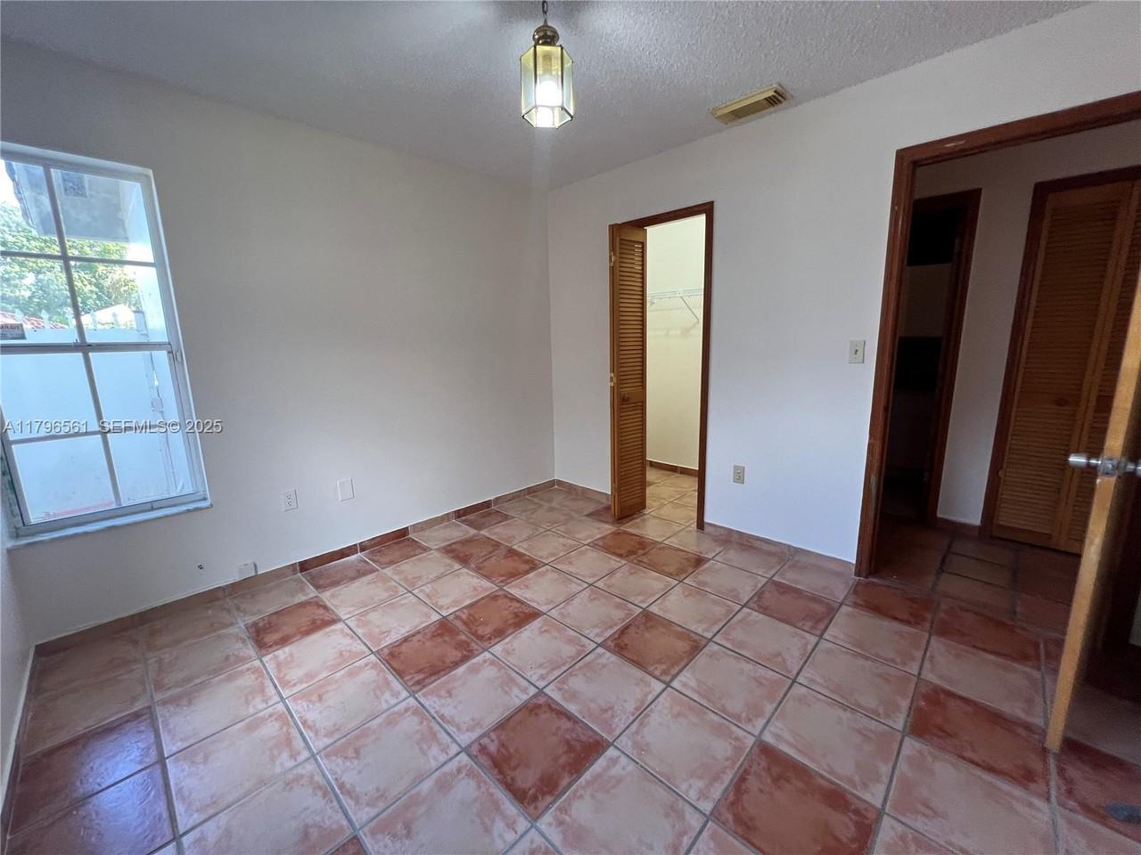 14340 Southwest 102nd Street - Photo 7 of 20