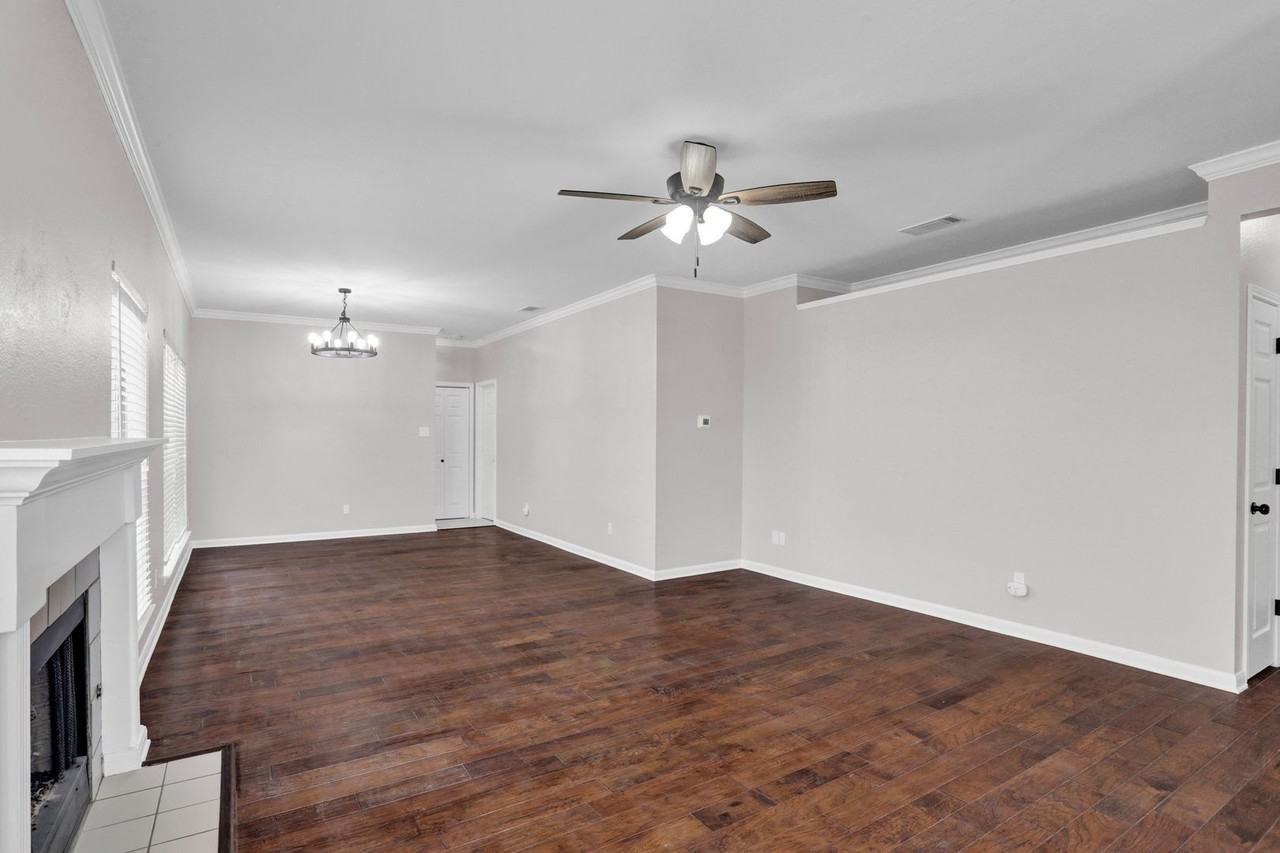 680 Raintree Cir - Photo 2 of 22
