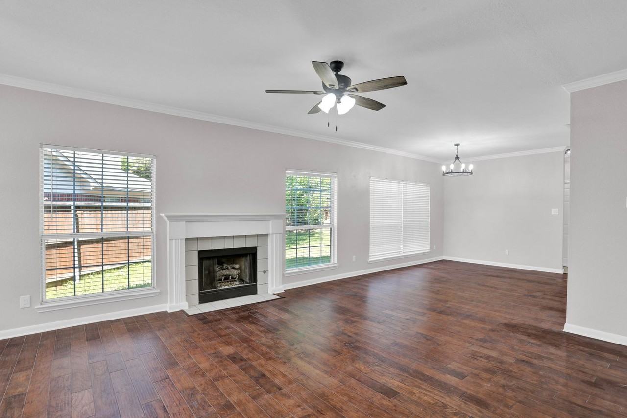 680 Raintree Cir - Photo 3 of 22