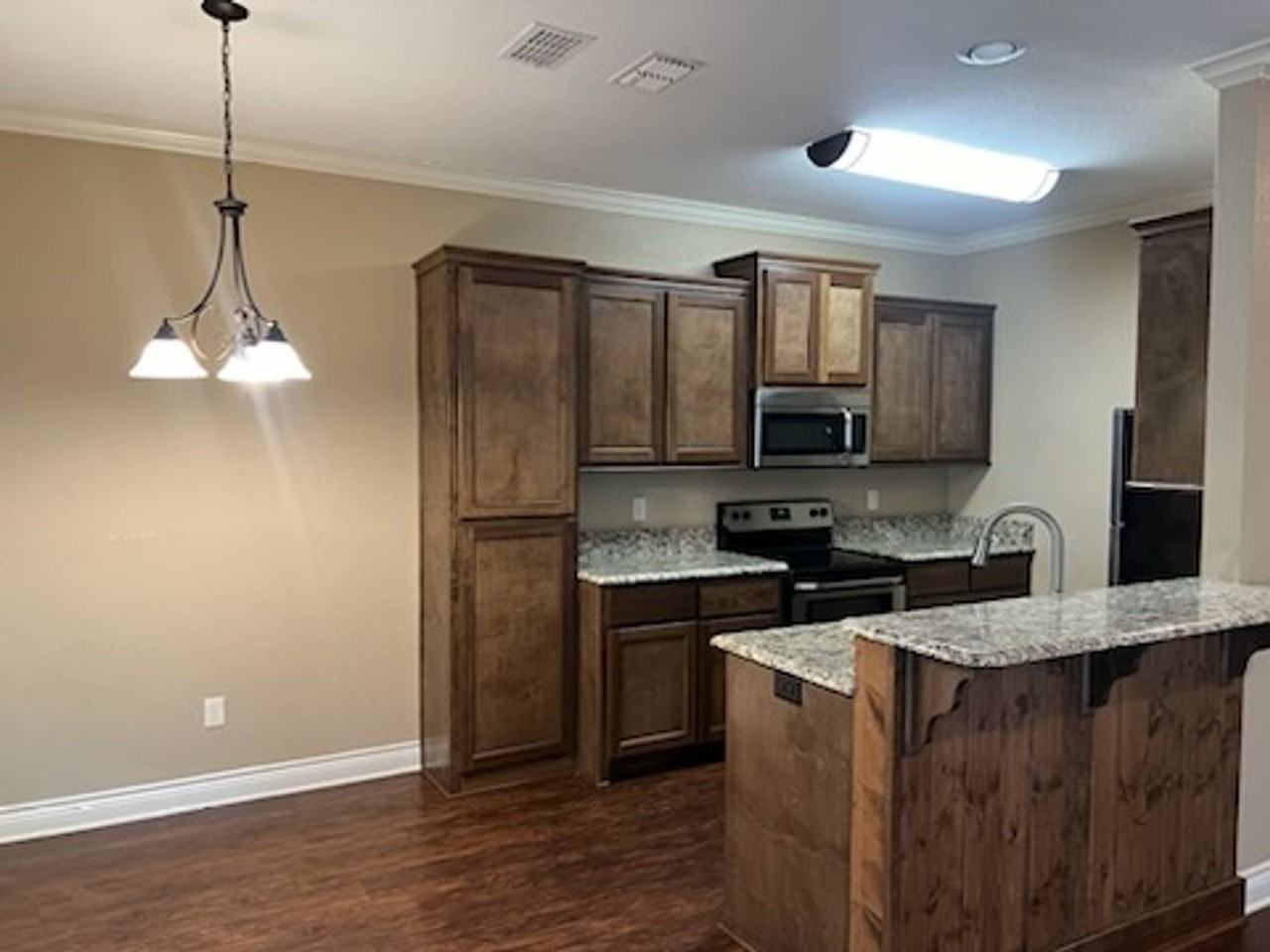 3928 Mobley Cir - Photo 3 of 14