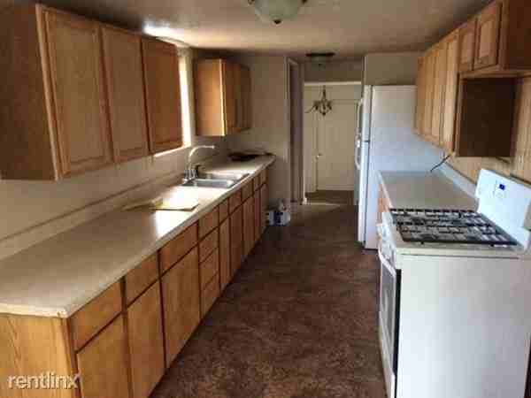 1380 Flower Ave - Photo 2 of 4