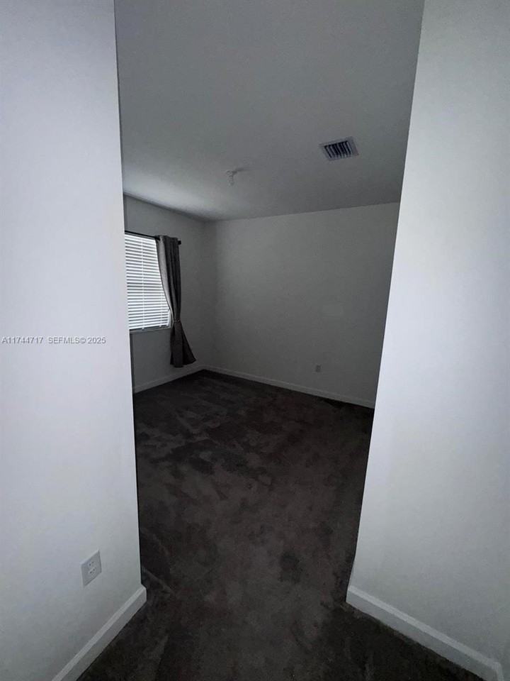 10021 Southwest 231st Lane #10021 - Photo 4 of 10