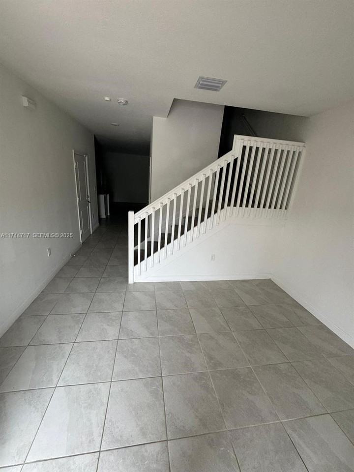 10021 Southwest 231st Lane #10021 - Photo 5 of 10