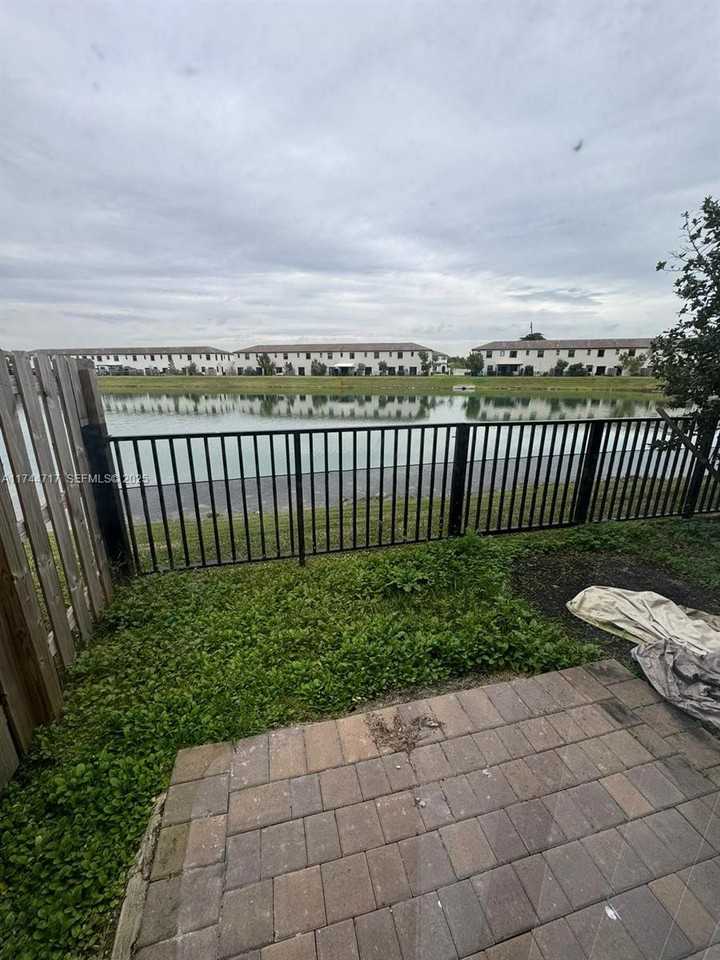 10021 Southwest 231st Lane #10021 - Photo 6 of 10