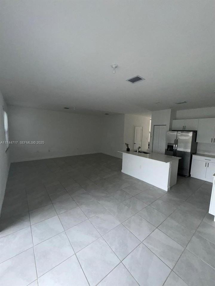 10021 Southwest 231st Lane #10021 - Photo 7 of 10