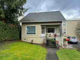 featured image of 617 N State St