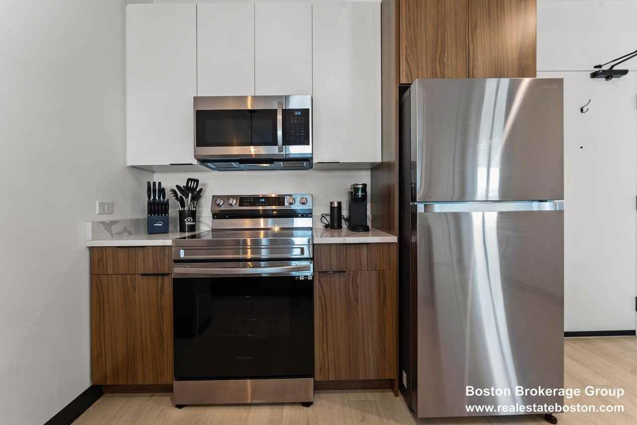 600 Broadway - Photo 2 of 50