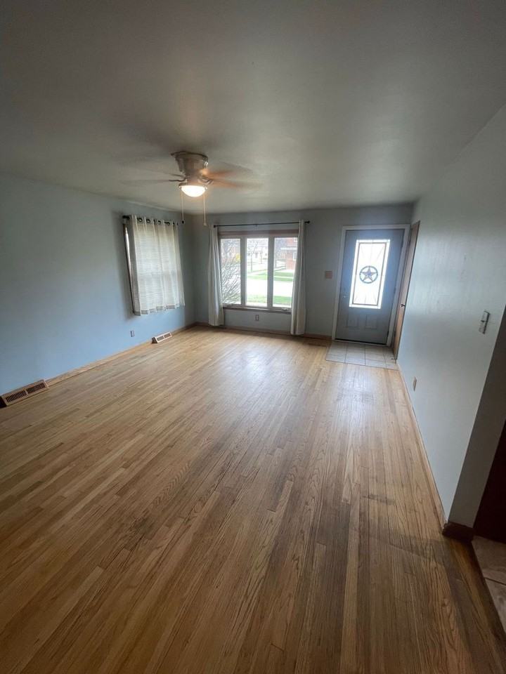 2811 E Bolivar Ave - Photo 3 of 16