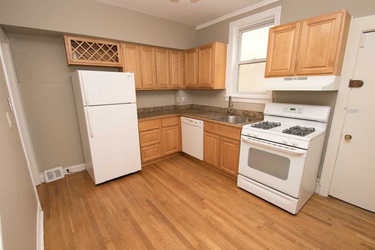 1606 Rodman St - Photo 5 of 25