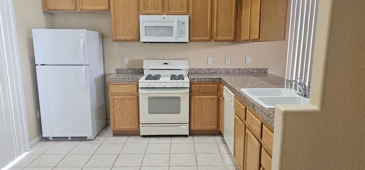 7575 French Springs St - Photo 4 of 12