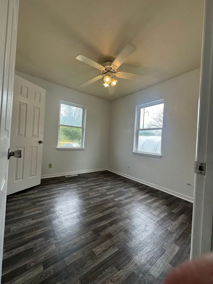 919 N Fulbright Ave - Photo 4 of 6