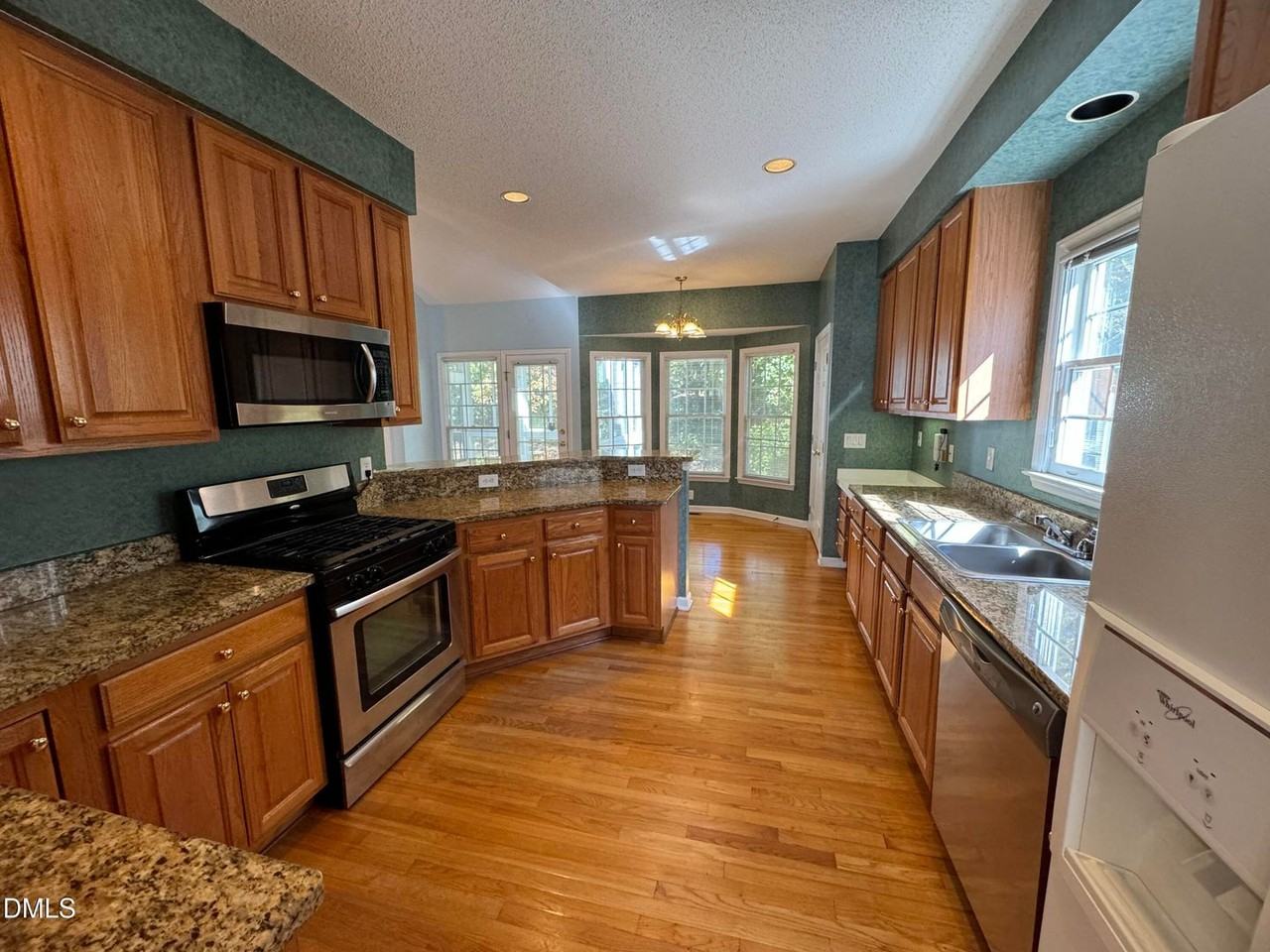 111 Ayelsford Dr - Photo 2 of 23