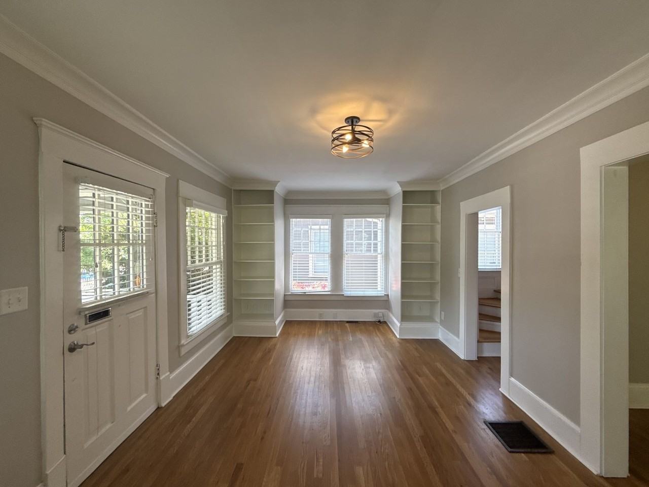 421 Hawthorne Ln - Photo 3 of 21