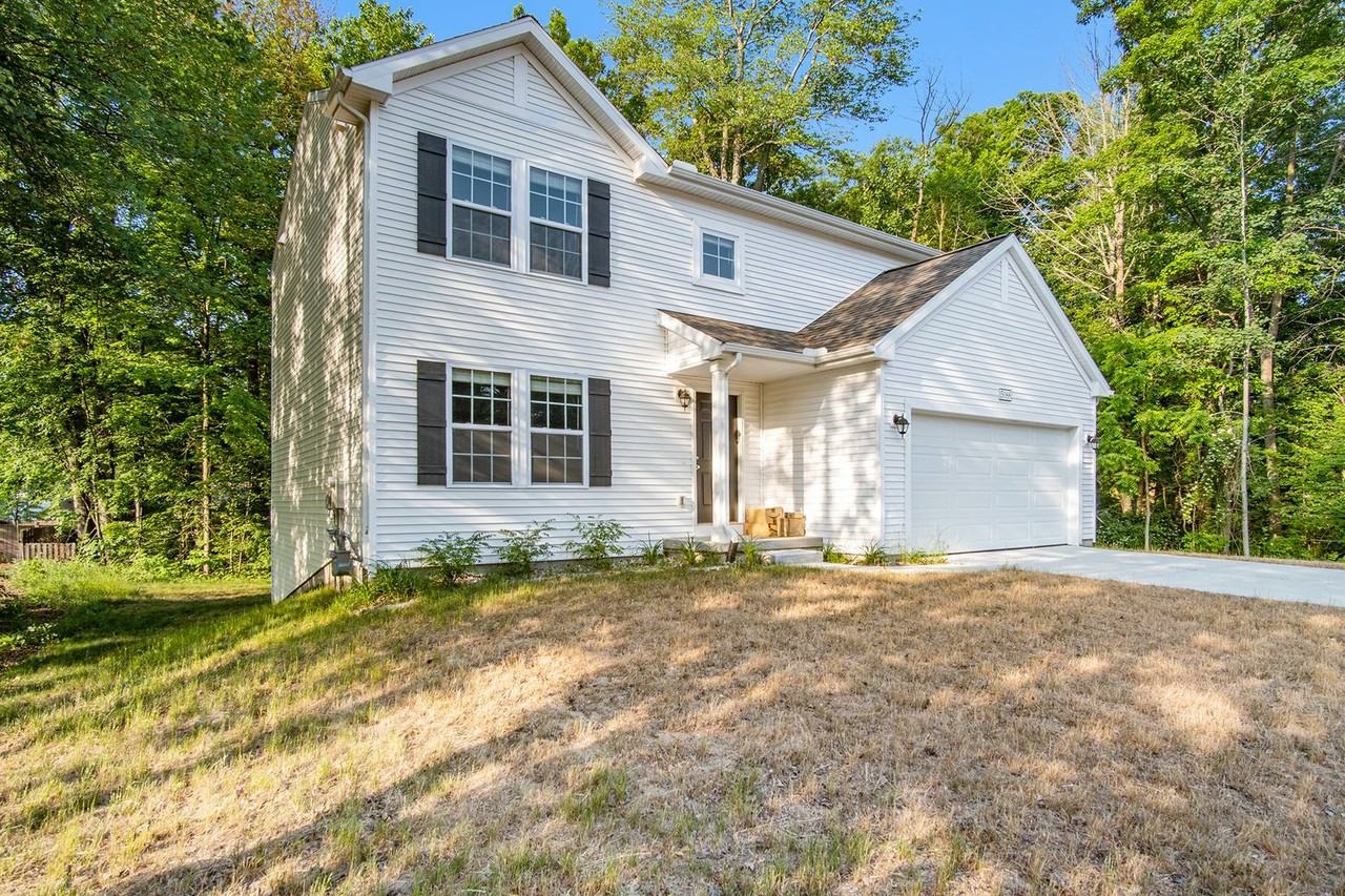 15088 Krueger St - Photo 3 of 30