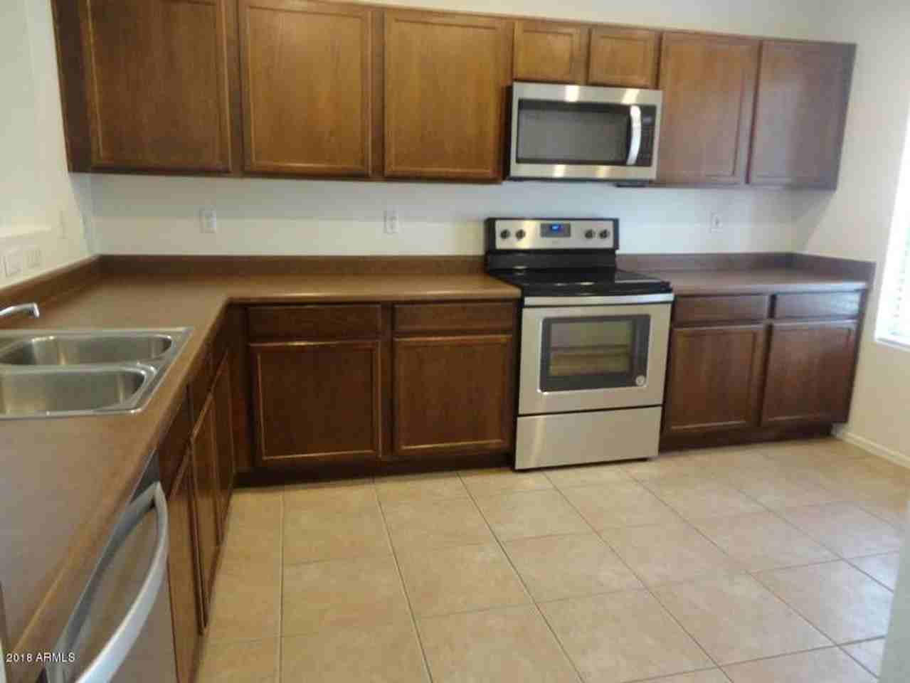 11214 W Pierce St - Photo 2 of 18