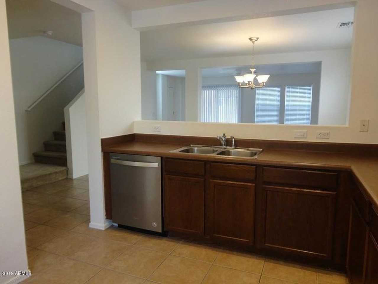 11214 W Pierce St - Photo 3 of 18