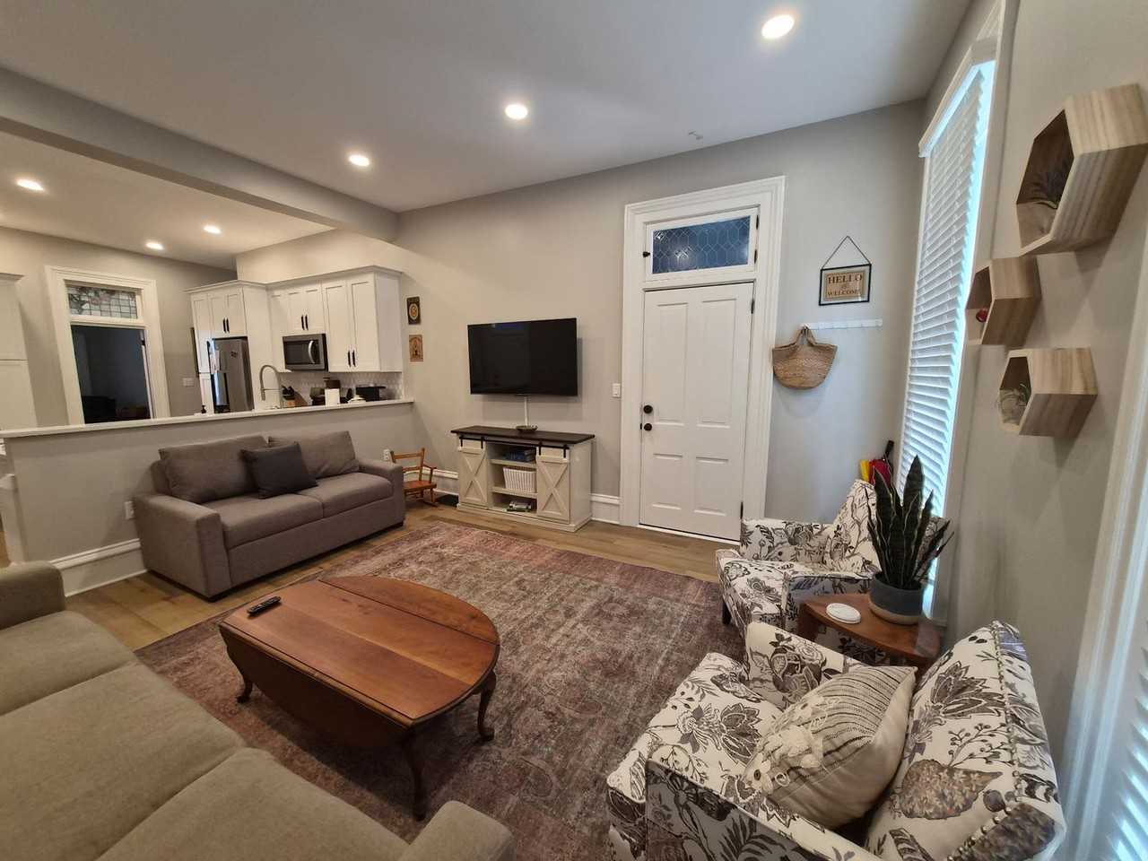 110 S 9th St - Photo 2 of 28