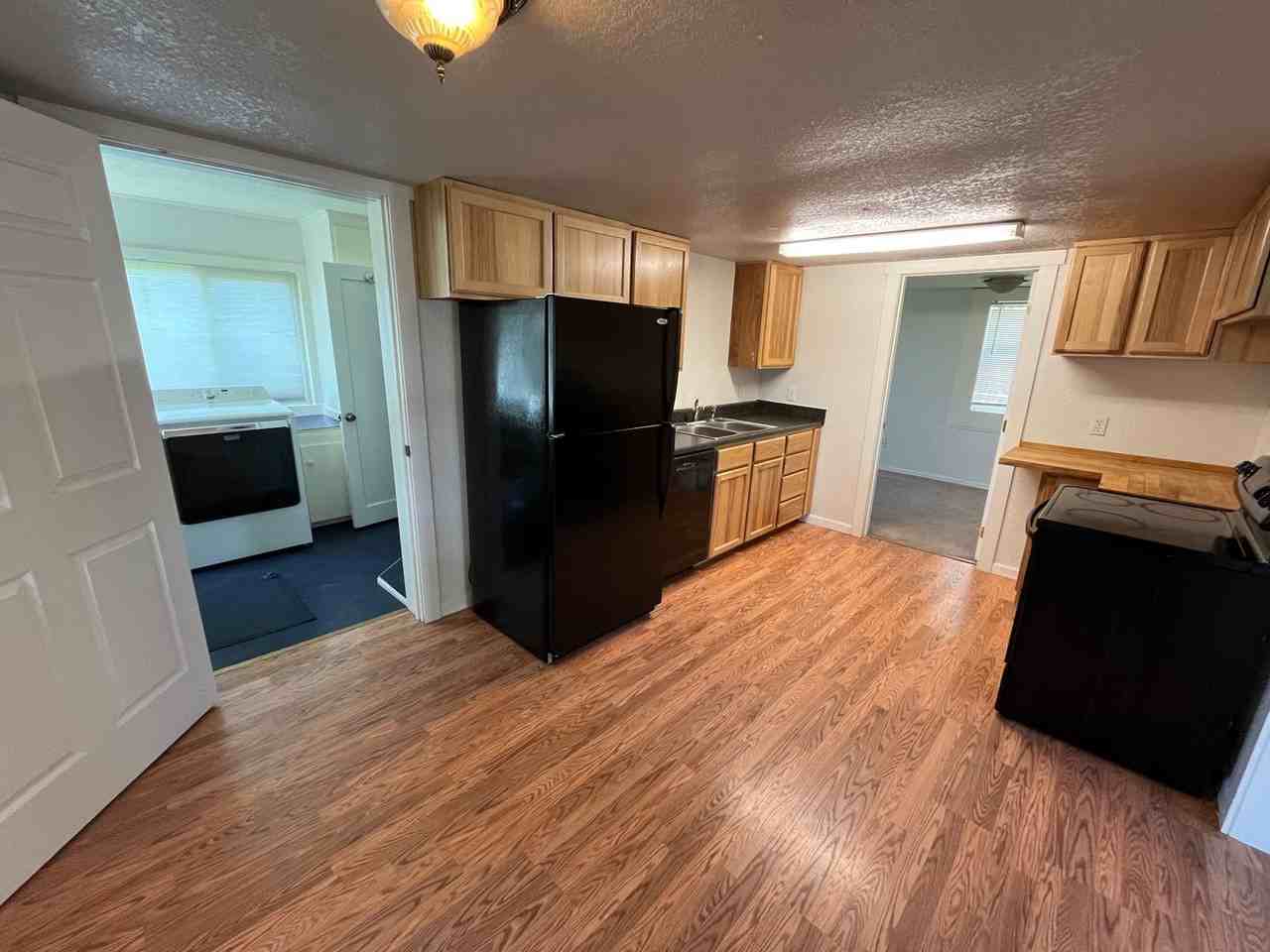 787 Nw 7th St - Photo 4 of 9