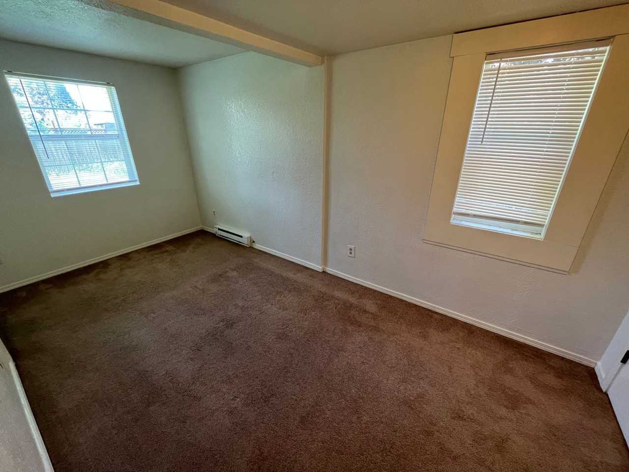 787 Nw 7th St - Photo 5 of 9