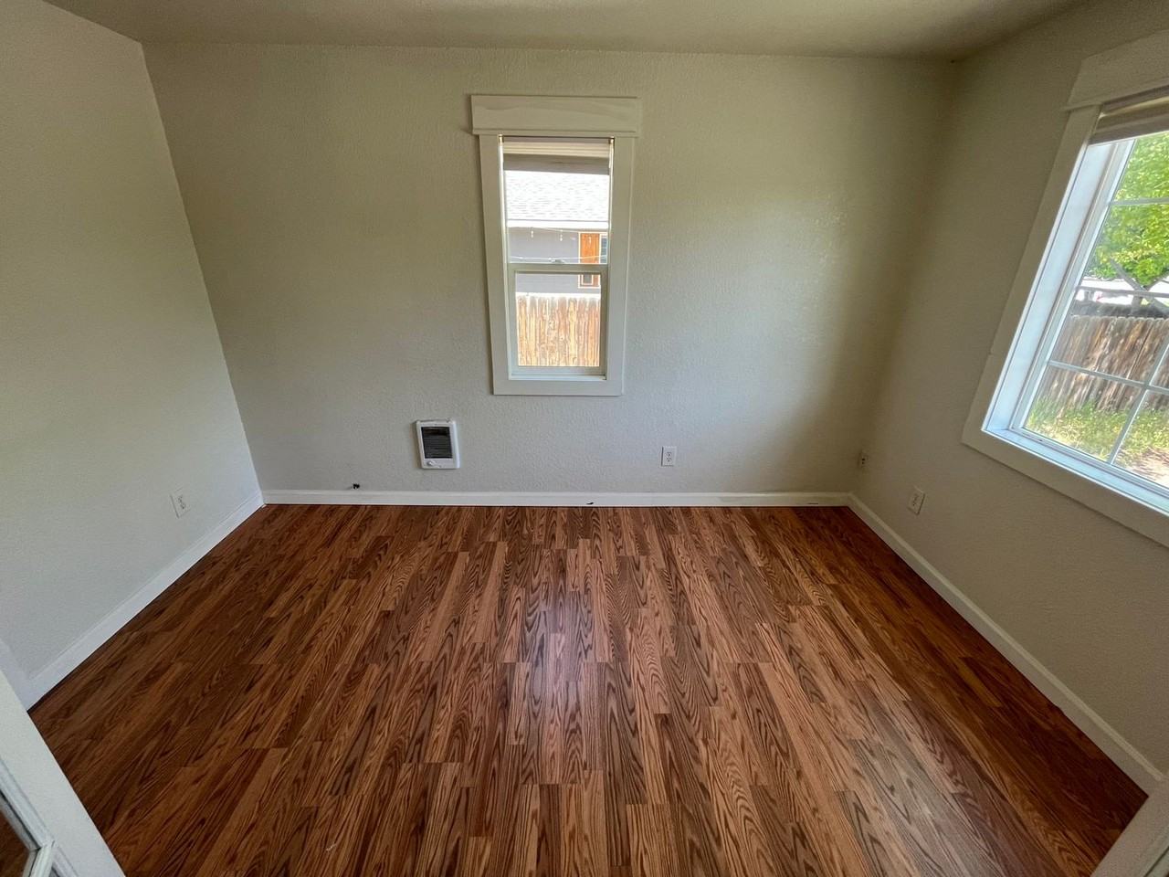 787 Nw 7th St - Photo 6 of 9