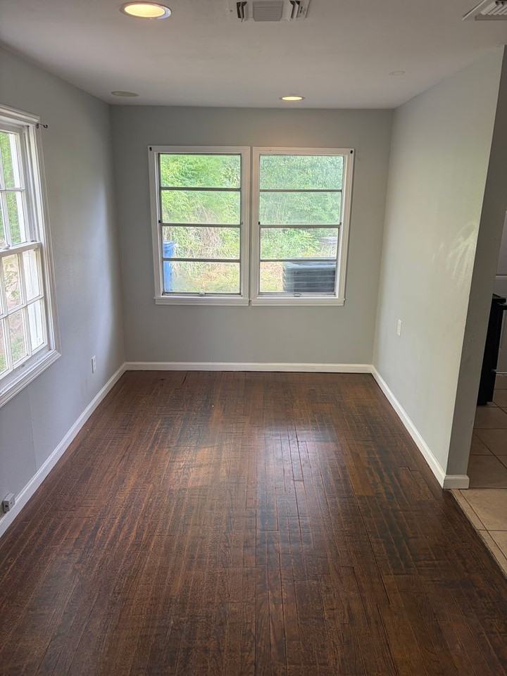 112 E Olive St - Photo 3 of 11