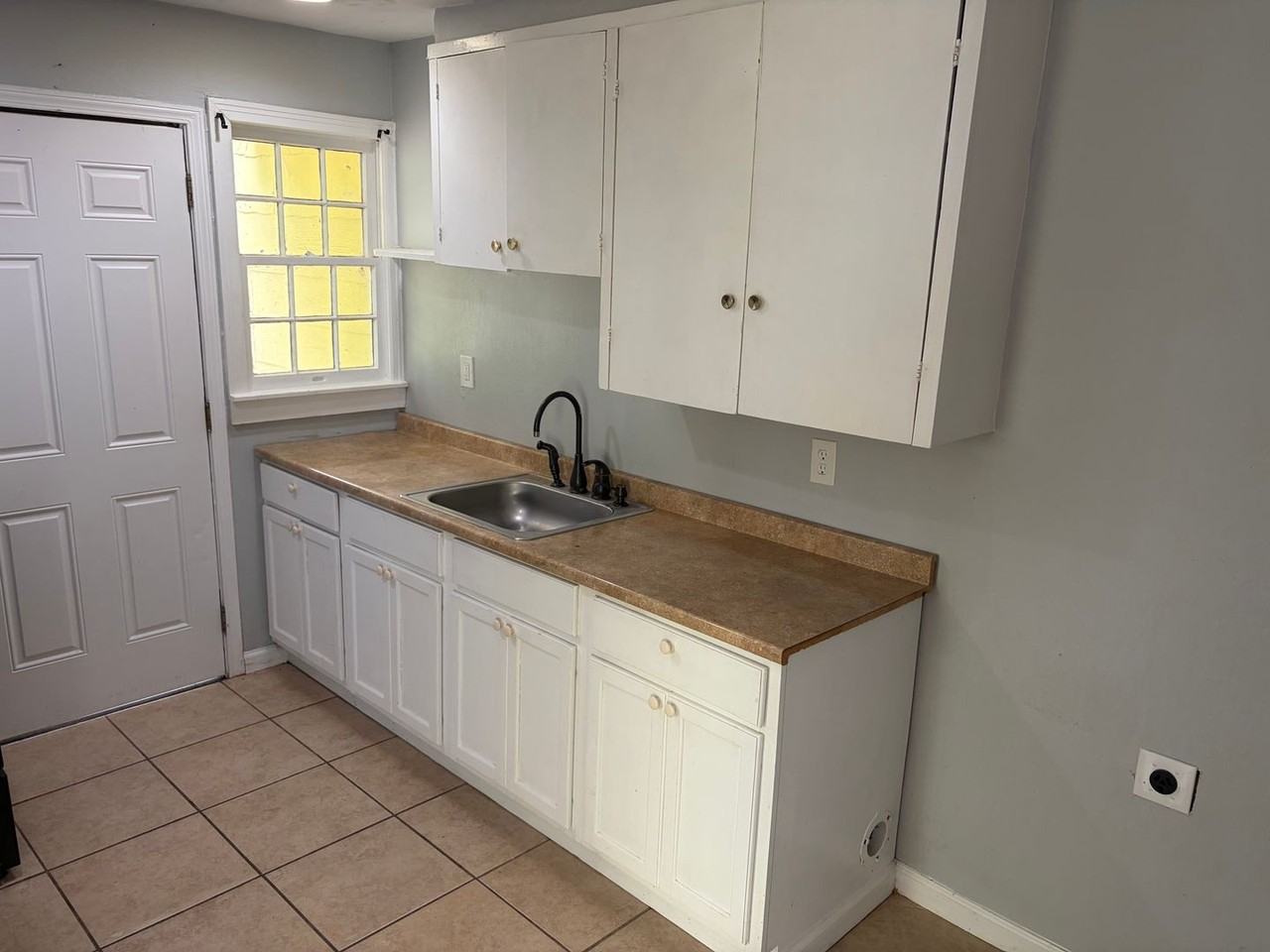 112 E Olive St - Photo 5 of 11