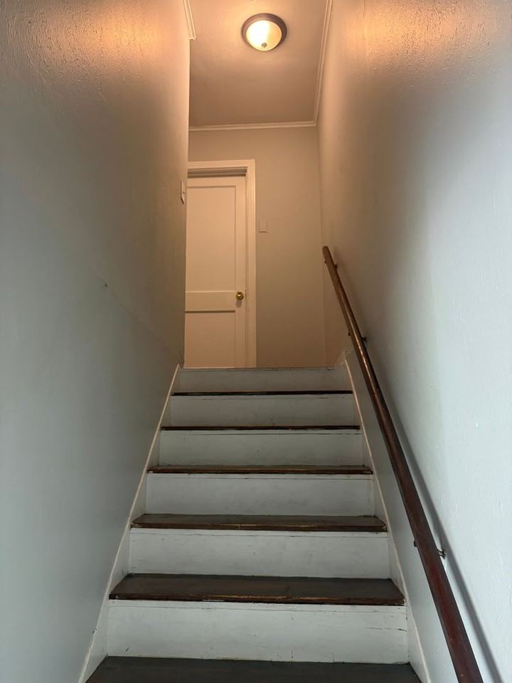 112 E Olive St - Photo 7 of 11