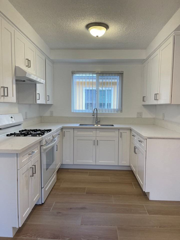 Van Ness Apartments - Photo 3 of 7