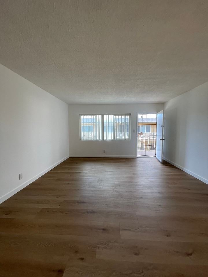 Van Ness Apartments - Photo 5 of 7