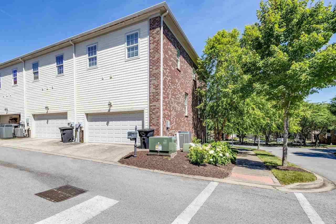 1301 Moher Blvd - Photo 5 of 34