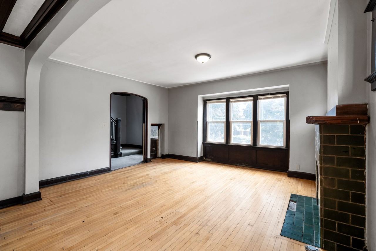 3009 N Maryland Ave - Photo 2 of 18