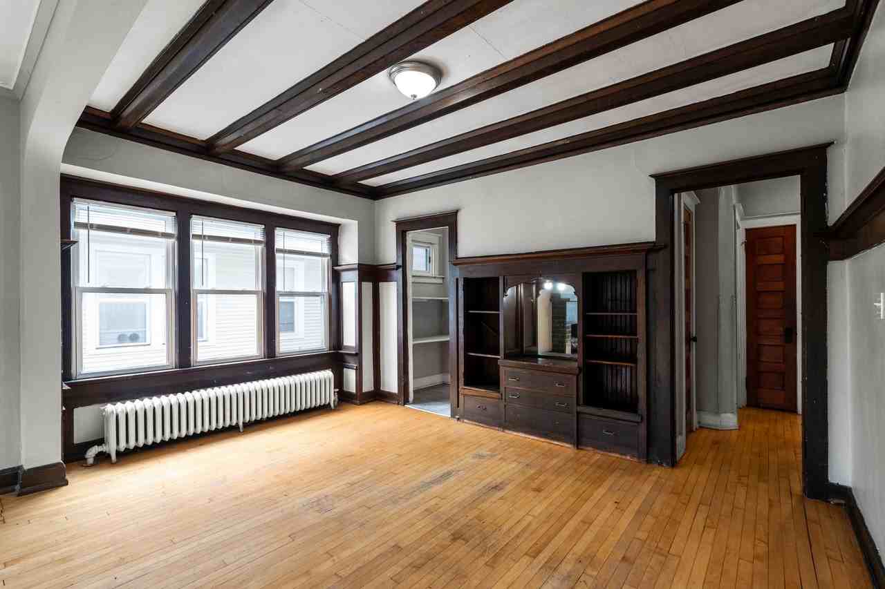 3009 N Maryland Ave - Photo 5 of 18