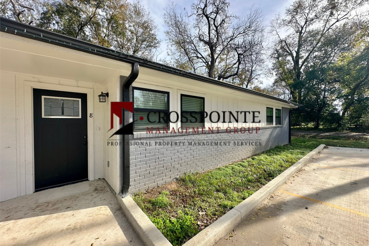 300 Pecan St - Photo 2 of 20