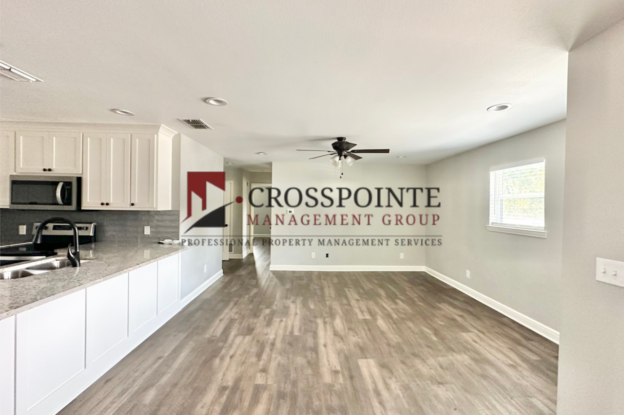 300 Pecan St - Photo 3 of 20