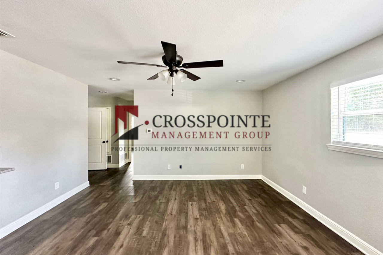 300 Pecan St - Photo 4 of 20