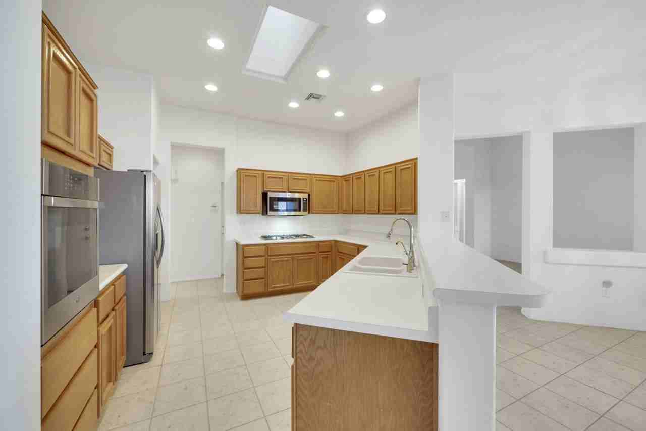 10817 Windledge Ave - Photo 7 of 20