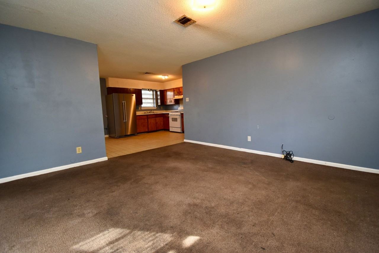 593 Moreland St - Photo 3 of 22