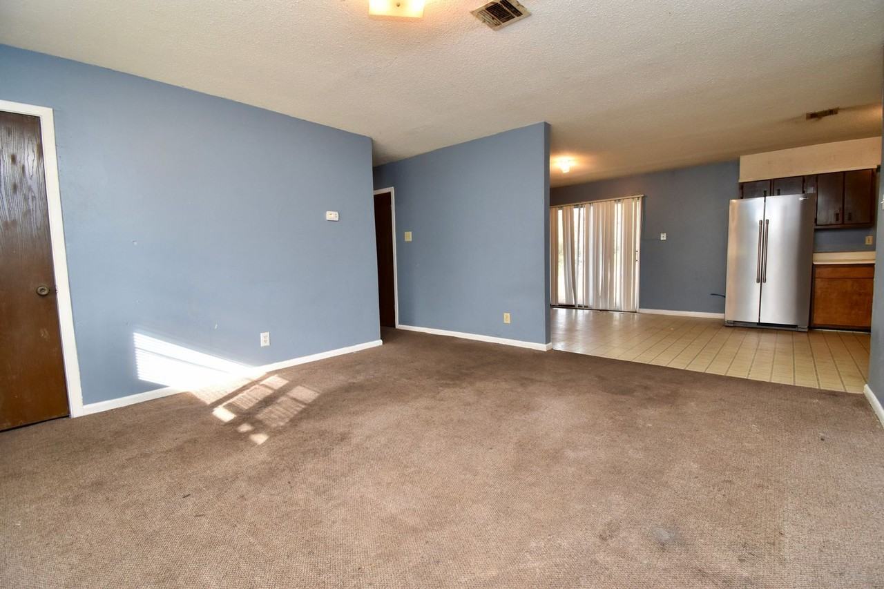 593 Moreland St - Photo 5 of 22