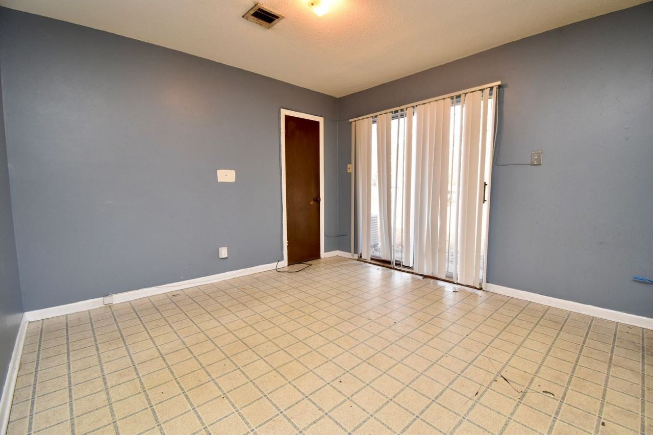 593 Moreland St - Photo 7 of 22