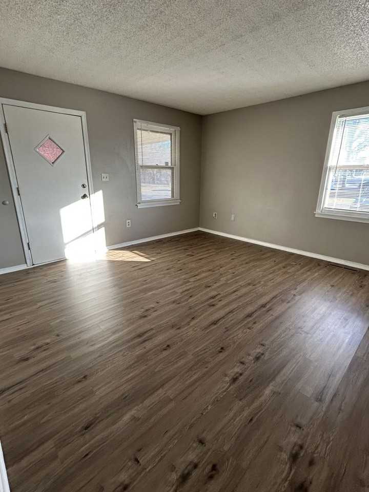 1010 S Rouse St - Photo 3 of 10