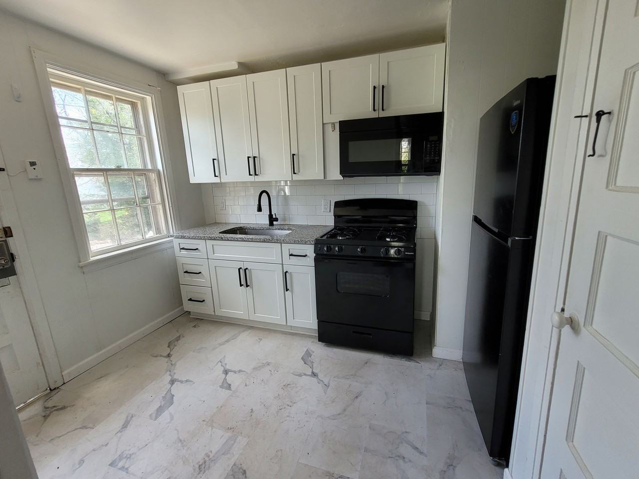 859 Tioga St - Photo 2 of 18