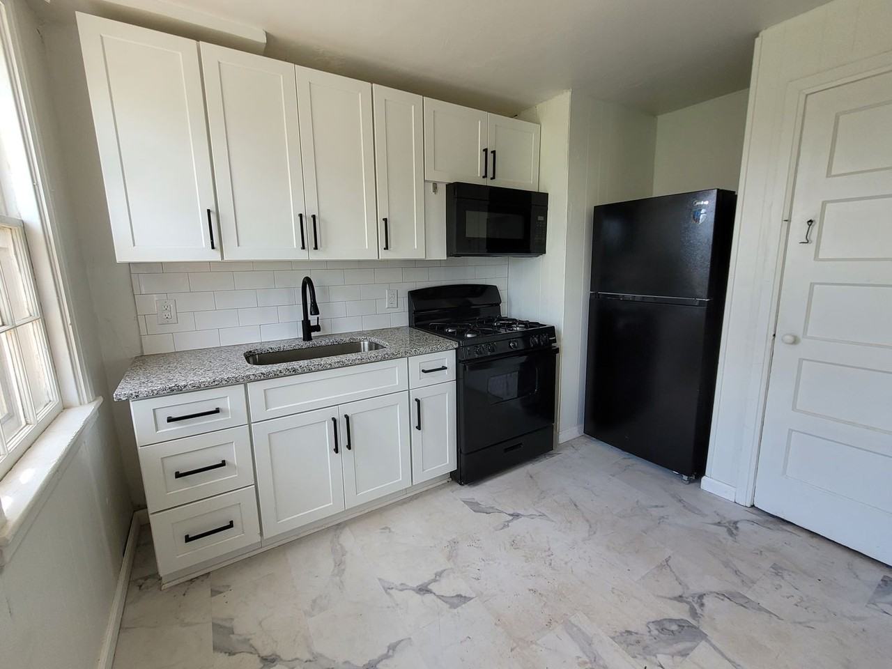 859 Tioga St - Photo 3 of 18