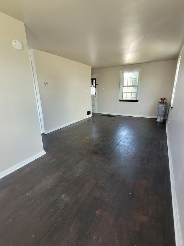 859 Tioga St - Photo 4 of 18