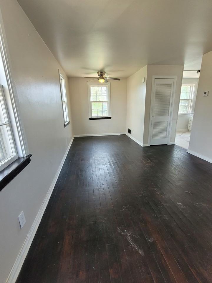 859 Tioga St - Photo 5 of 18