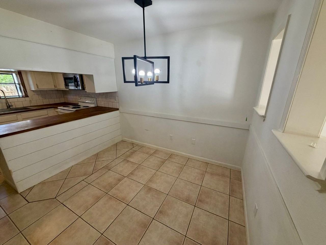 299 Anchors Pl - Photo 3 of 11