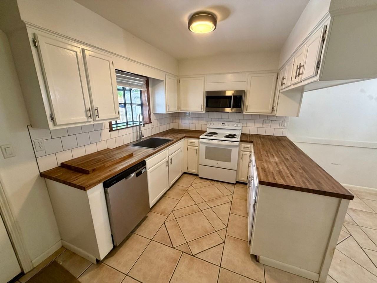 299 Anchors Pl - Photo 4 of 11