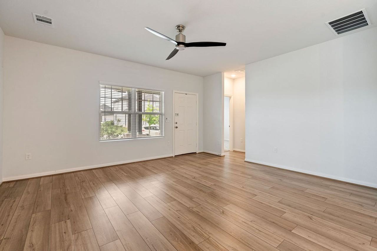 302 Timber Brook Dr - Photo 3 of 18