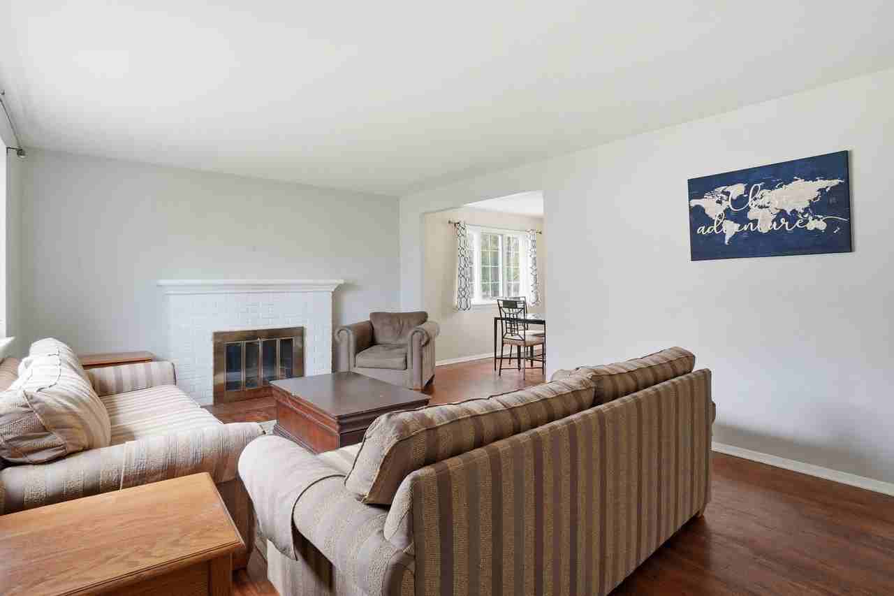 7414 Jervis St - Photo 4 of 25