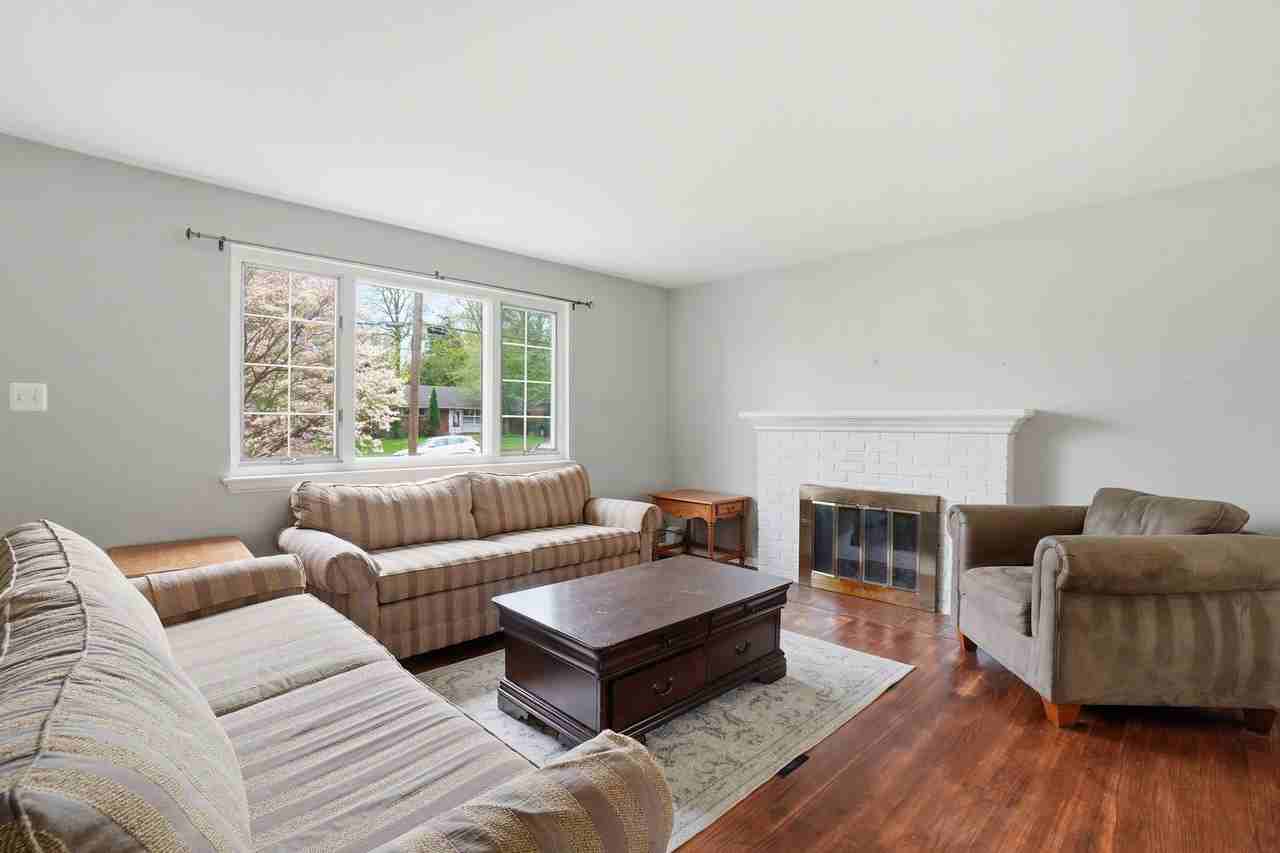 7414 Jervis St - Photo 5 of 25